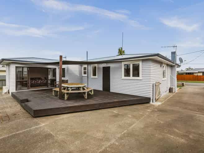 72 Harold Holt Avenue, Onekawa