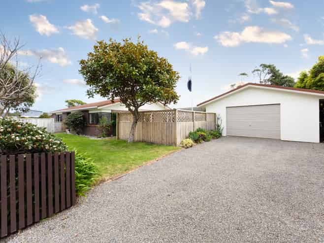 19 Reeves Street, Waikanae Beach