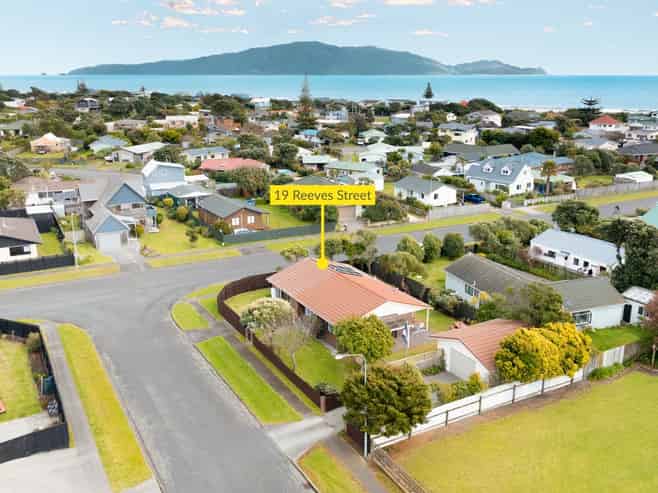 19 Reeves Street, Waikanae Beach