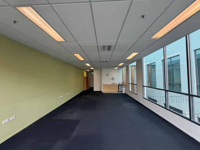 CBD Office Space in Wall Street Mall