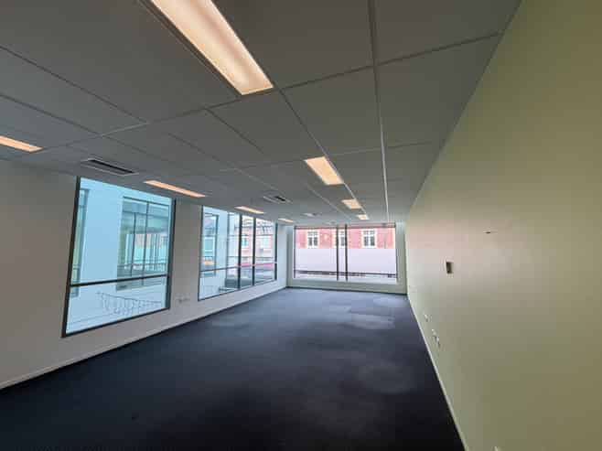 CBD Office Space in Wall Street Mall