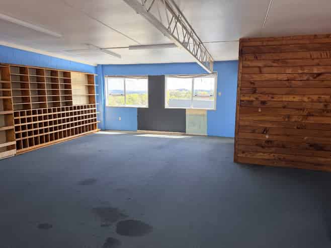 Retail and yard space in a key commercial location