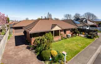 5 Evergreen Way , Stoke