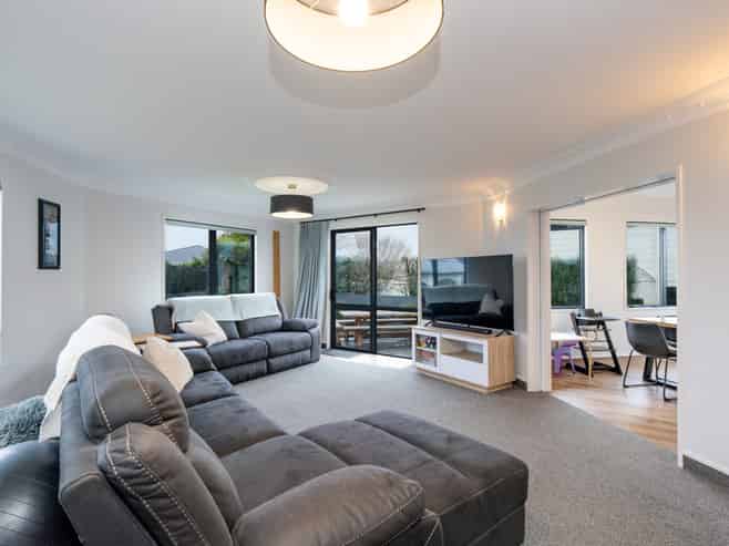 712 Queens Drive, Waikiwi