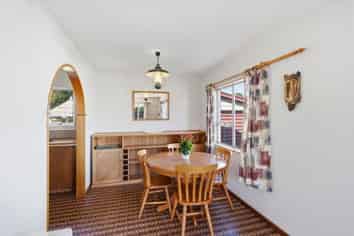 2/16 Kawau Crescent, Bromley
