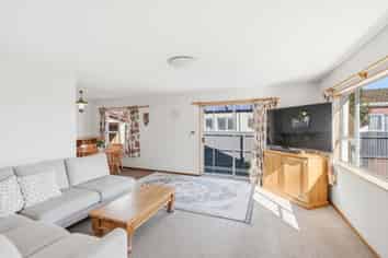 2/16 Kawau Crescent, Bromley