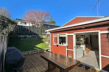 2/375 Wairau Road, Totara Vale