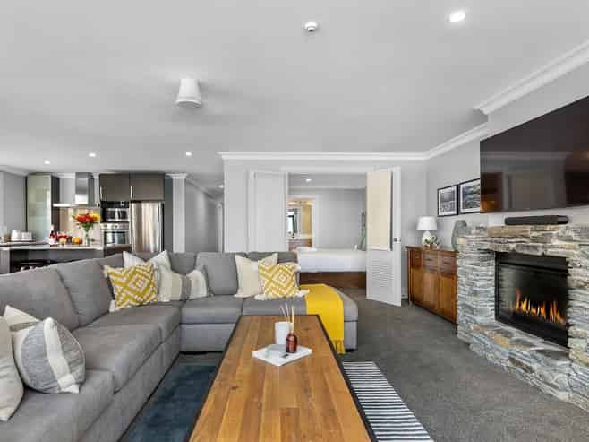 Unit 906/34 Lake Esplanade, Queenstown Central