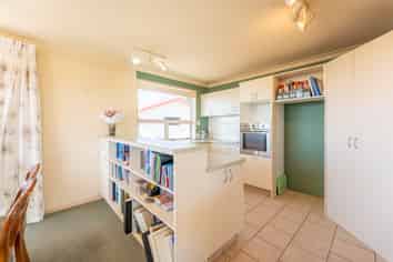 10 Peel View Place, Marchwiel