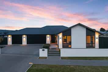 56 Carnaveron Drive, Lincoln