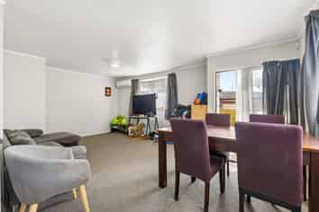 2/77 Redcrest Ave, Red Hill