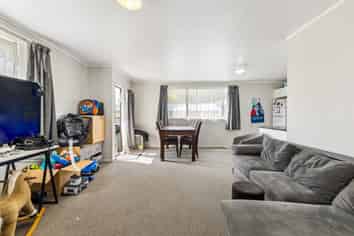 2/77 Redcrest Ave, Red Hill