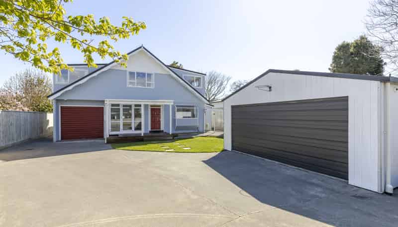 8 York Crescent, Westown