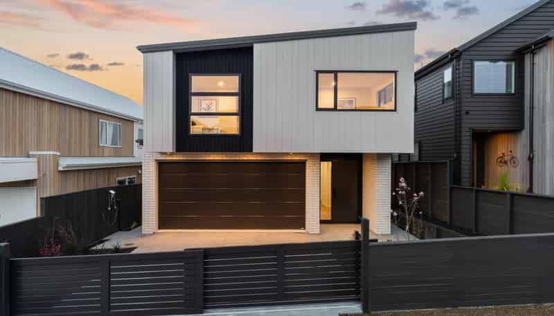 15 Pakirikiri Street, Long Bay