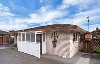 2/3A Youngs Road, Papakura