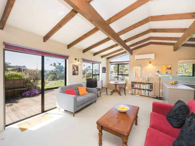 8 Cousins Avenue East, Foxton Beach
