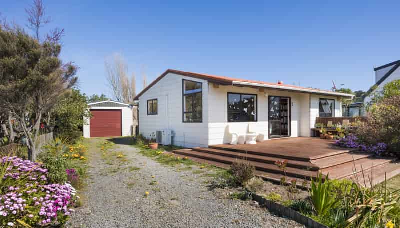 8 Cousins Avenue East, Foxton Beach