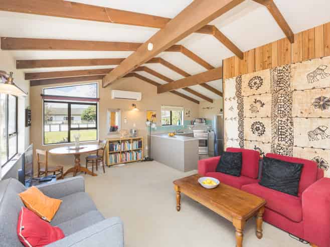 8 Cousins Avenue East, Foxton Beach