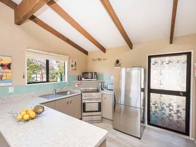 8 Cousins Avenue East, Foxton Beach