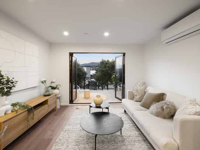 6/4 Ngaroma House Drive, Hobsonville