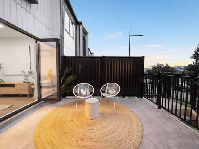 6/4 Ngaroma House Drive, Hobsonville