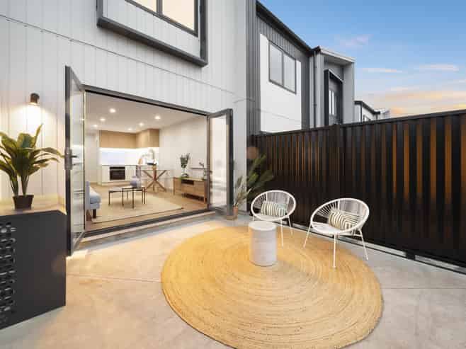 6/4 Ngaroma House Drive, Hobsonville