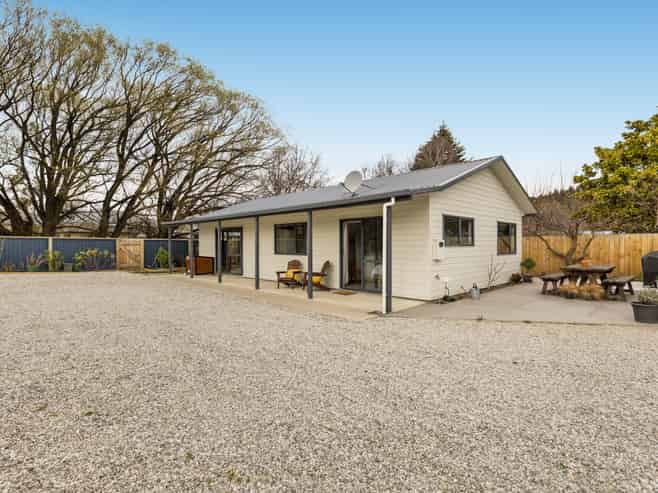 135 Main Road, Luggate