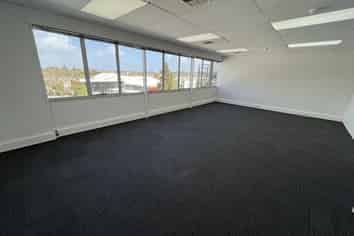 Bright and efficient office with existing fitout