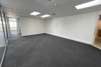 Bright and efficient office with existing fitout
