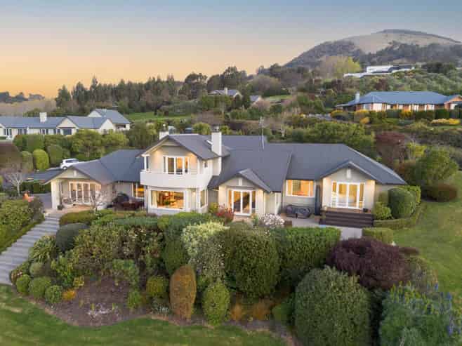 3 Fairmile Drive, Kinmont Park