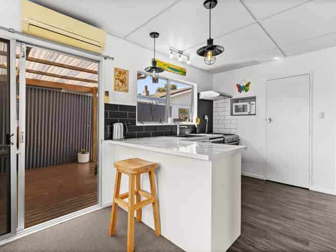 4/144 Main Road, Clive