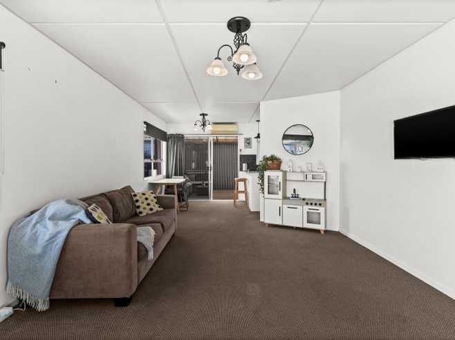 4/144 Main Road, Clive