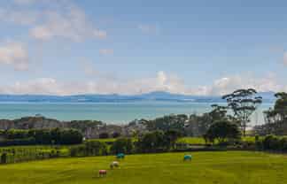 425 Clarks Beach Road, Waiau Pa