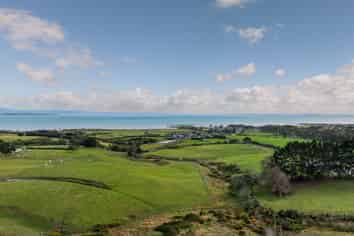 425 Clarks Beach Road, Waiau Pa