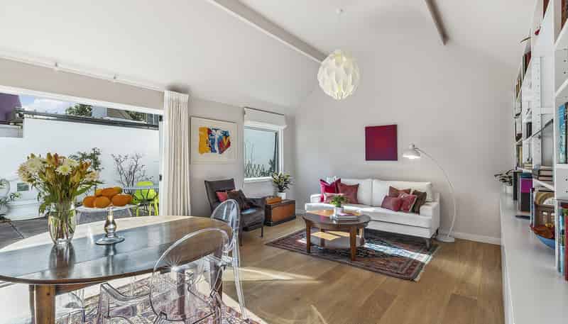 11/11 Pitarua Street, Thorndon