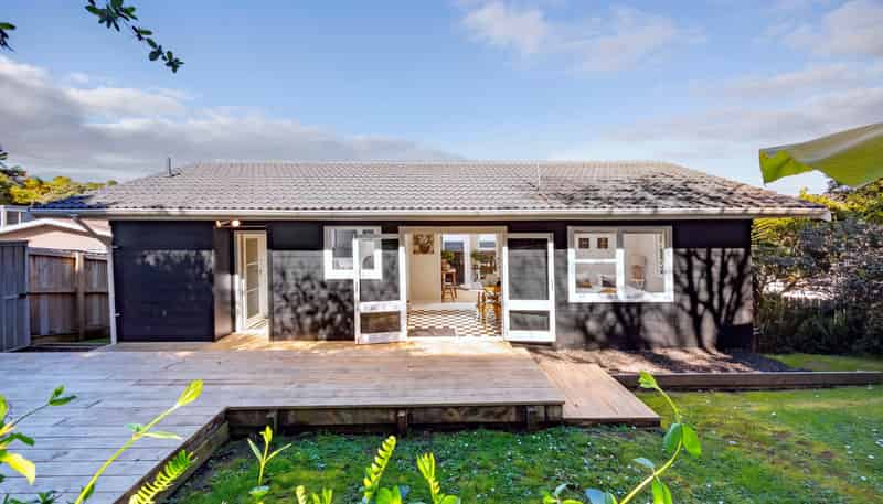 10 Scotstoun Place, Glen Eden