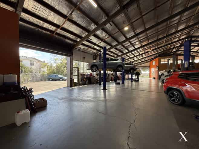 1,193sqm Warehouse + 800sqm Yard - Saint Johns