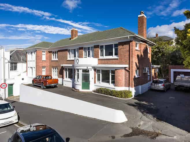 Ground Floor North Dunedin Space With Parking
