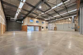 Versatile warehouse and office in Silverdale