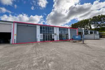 Versatile warehouse and office in Silverdale