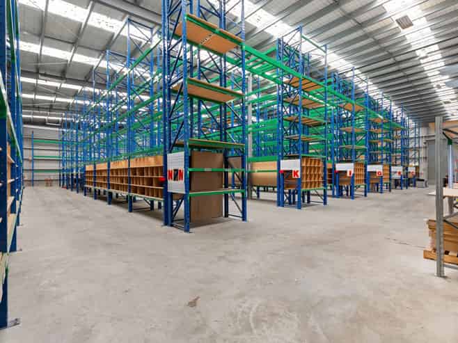 High stud, modern industrial warehouse - vacant