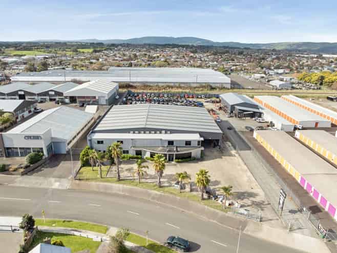 High stud, modern industrial warehouse - vacant