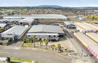 High stud, modern industrial warehouse - vacant