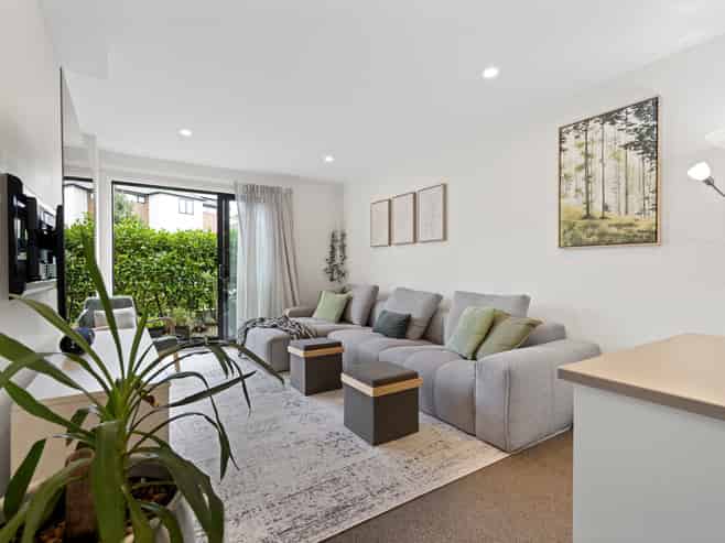 6 Orca Drive, Stanmore Bay