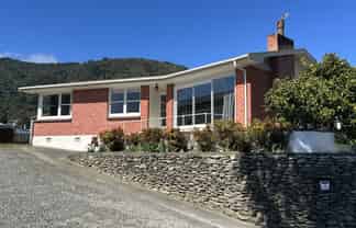 72 Auckland Street, Picton