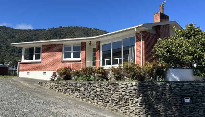 72 Auckland Street, Picton