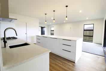 42 Sardinia Grove, Fitzherbert