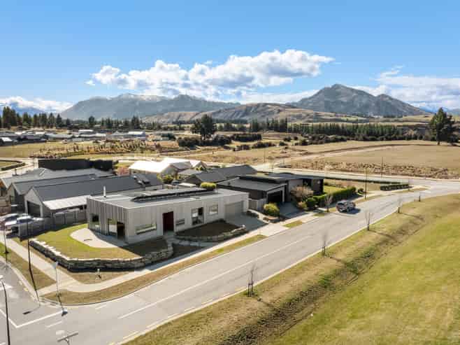 6 Pounamu Avenue, Wanaka