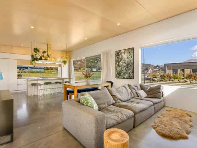 6 Pounamu Avenue, Wanaka