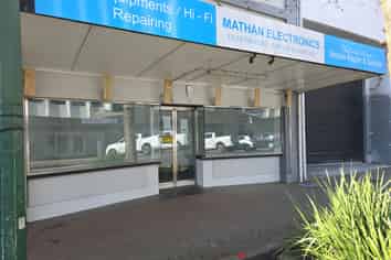 Refurbished ground floor office or retail